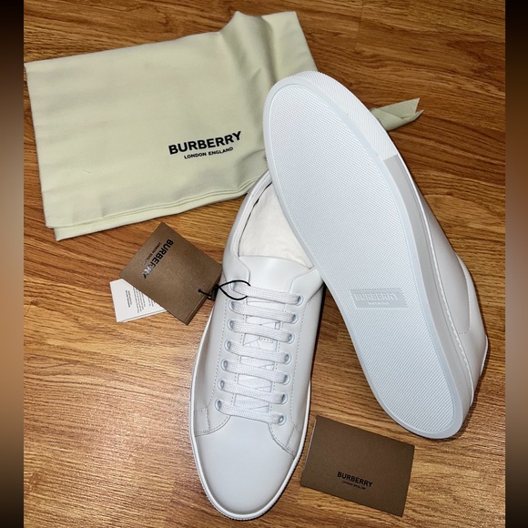 Burberry white sneakers size 8.5 - Picture 1 of 3
